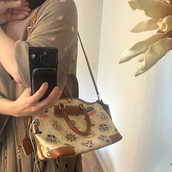 Dooney&Bourke Disney 2011 Cruiseline collectors satchel with strap NWT - Picture 9 of 11